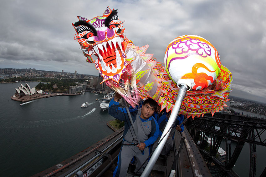 21 января тщательно подготовленный танец дракона, исполняемый местными китайцами, был показан на мосту Харбор-Бридж в Сиднее, что стало началом праздничных мероприятий в связи с приближением китайского Нового года.