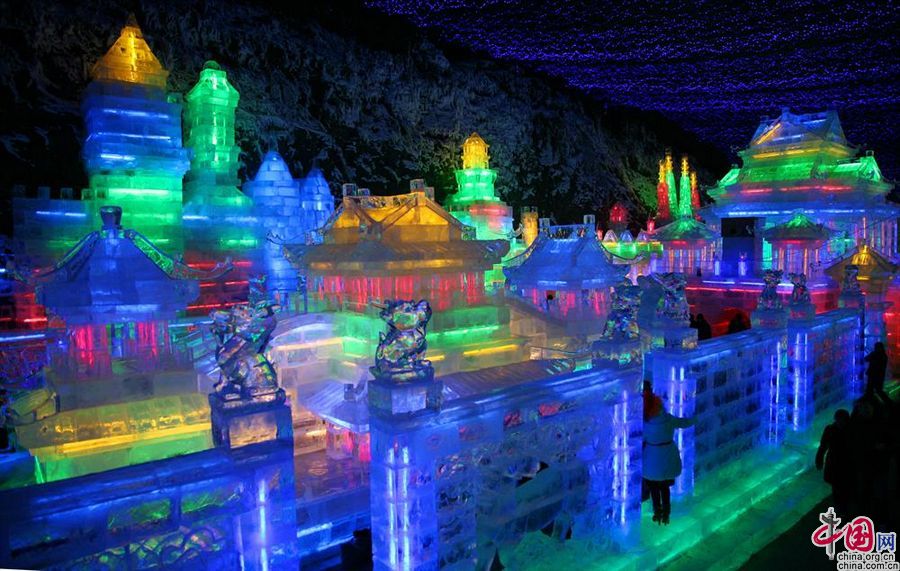 Фестиваль ледяных фонарей на тему «Китайская мечта» в Пекине встречает гостей 
