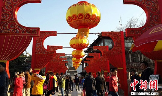 Загадки на фонариках – одно из традиционных культурных развлечений, являющееся национальной традицией в Китае. 