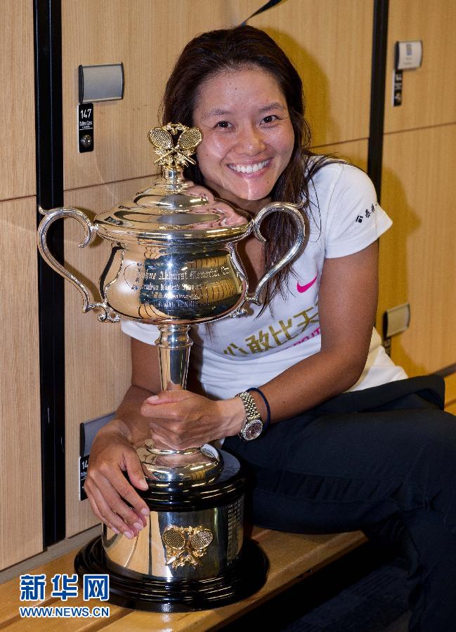 25 января в финале женского теннисного турнира серии «Большого шлема» открытого чемпионата Австралии-2014 китайская теннисистка Ли На обыграла свою соперницу из Словакии Д.Цибулкову со счетом 2:0 и стала победительницей турнира.