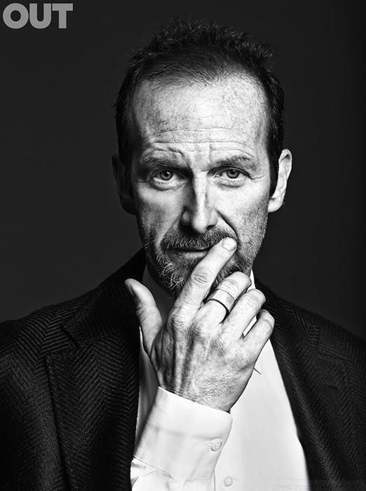 Известный американский гей-журнал «OUT» выбрал 100 самых популярных геев-холостяков, в данный рейтинг вошли многие звезды шоу-бизнеса.