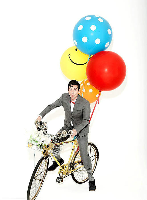 Известный американский гей-журнал «OUT» выбрал 100 самых популярных геев-холостяков, в данный рейтинг вошли многие звезды шоу-бизнеса.