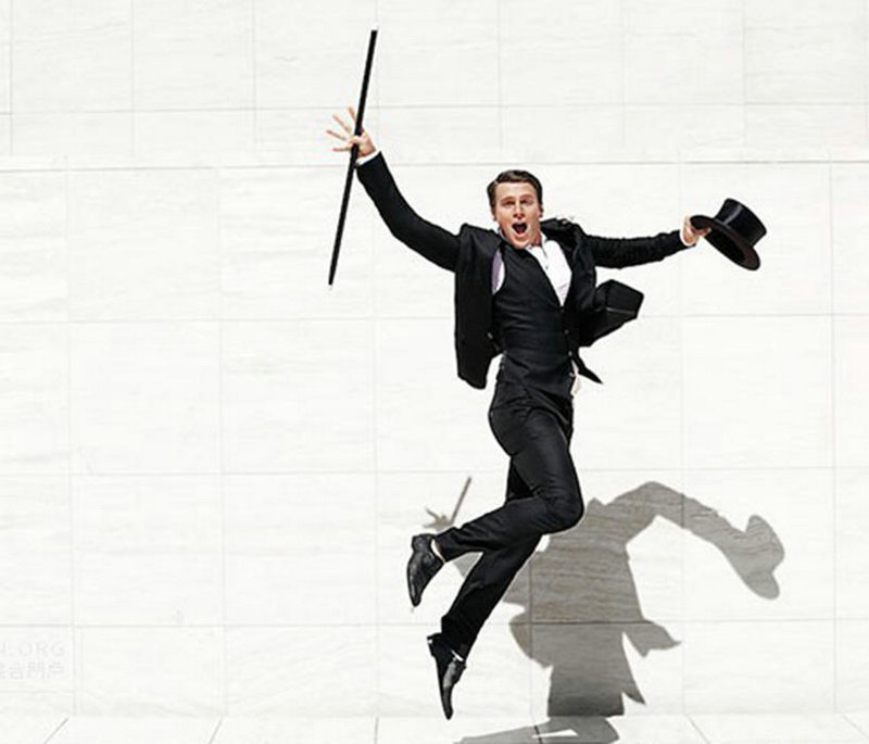 Известный американский гей-журнал «OUT» выбрал 100 самых популярных геев-холостяков, в данный рейтинг вошли многие звезды шоу-бизнеса.