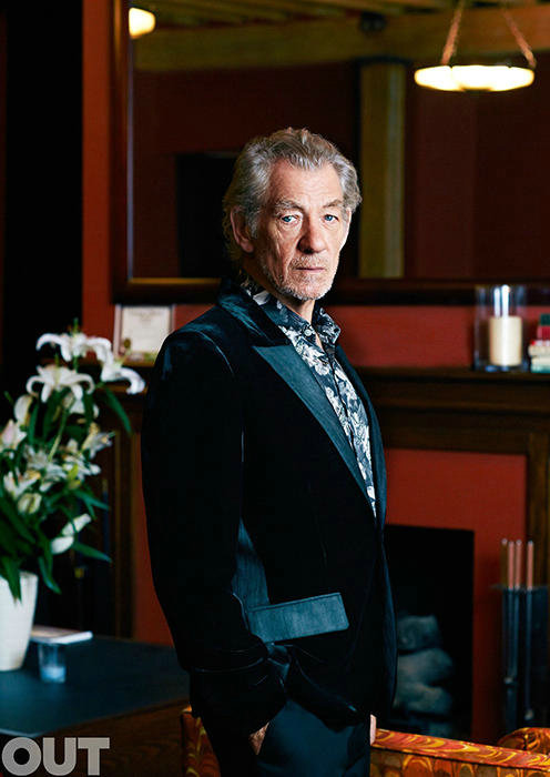 Известный американский гей-журнал «OUT» выбрал 100 самых популярных геев-холостяков, в данный рейтинг вошли многие звезды шоу-бизнеса.