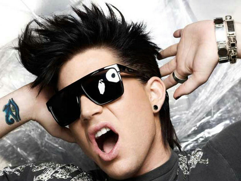 Известный американский гей-журнал «OUT» выбрал 100 самых популярных геев-холостяков, в данный рейтинг вошли многие звезды шоу-бизнеса.