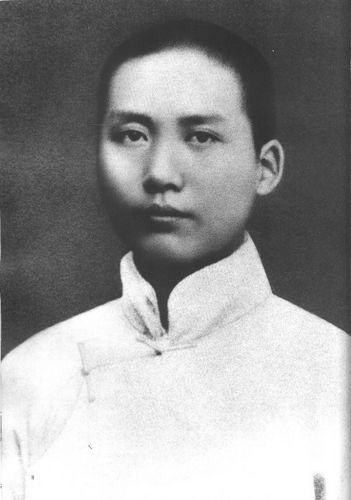 На фото: 1919 год, Мао Цзэдун в г. Чанша.