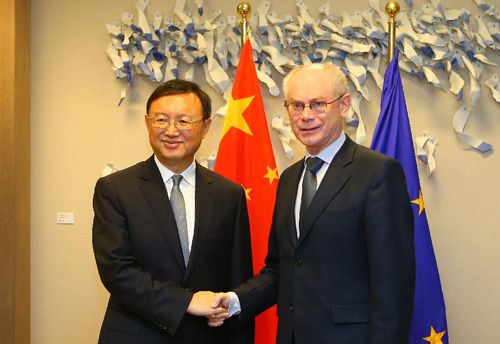 Председатель Евросовета Херман Ван Ромпей встретился с членом Госсовета КНР Ян Цзечи