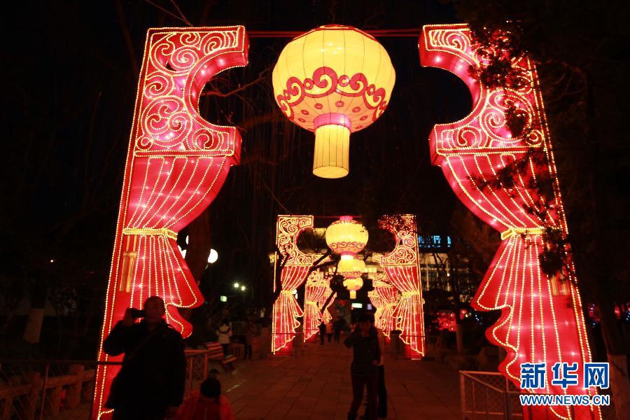 Огни фестиваля фонарей «Встреча весны» зажглись в городе Цзинань