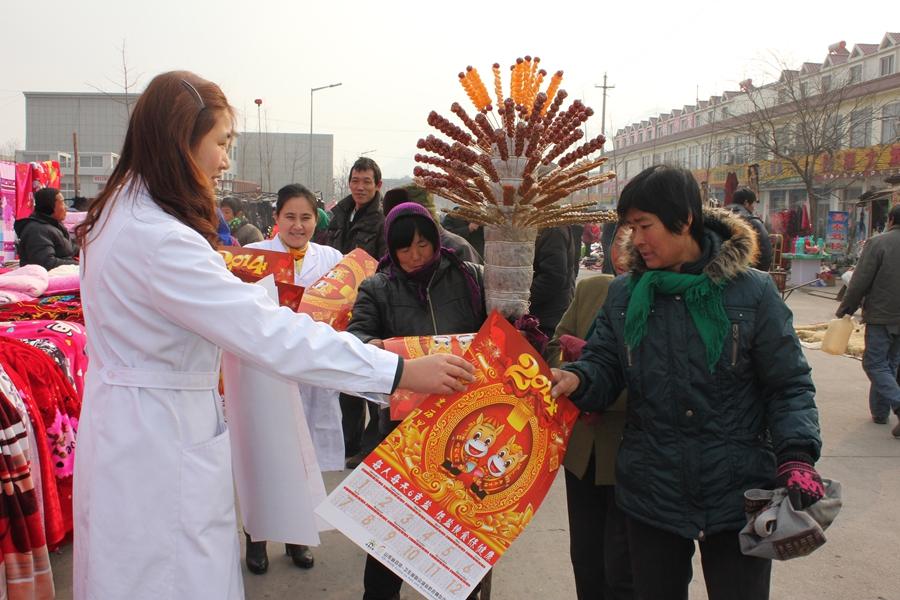 Июань провинции Шаньдун: «здоровые» новогодние картины пользуются популярностью в сельских районах