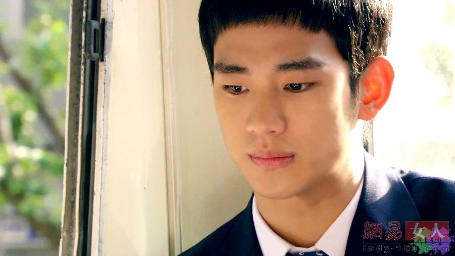 Популярный южнокорейский актер Ким Су Хён (Kim Soo Hyun)