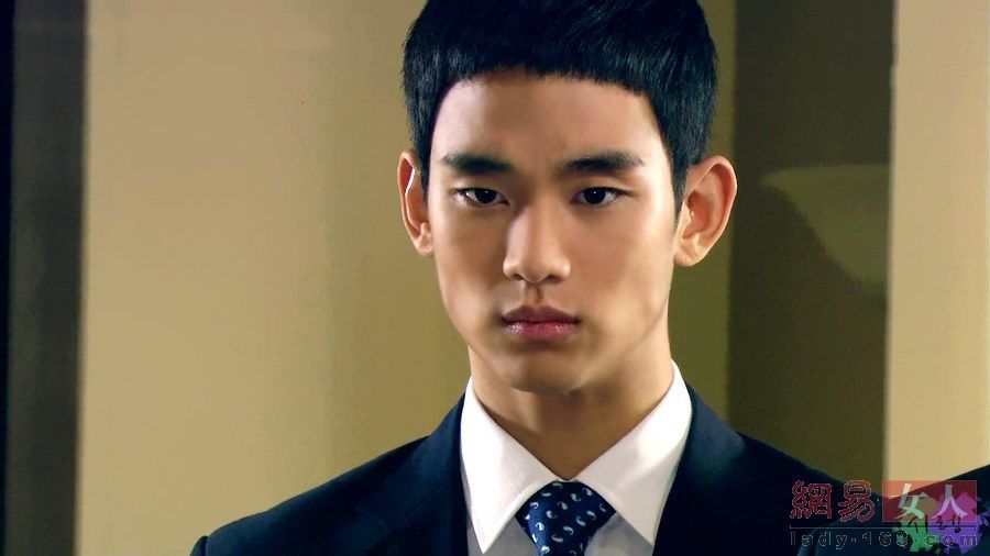 Популярный южнокорейский актер Ким Су Хён (Kim Soo Hyun)