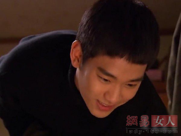 Популярный южнокорейский актер Ким Су Хён (Kim Soo Hyun)