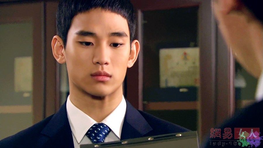 Популярный южнокорейский актер Ким Су Хён (Kim Soo Hyun)