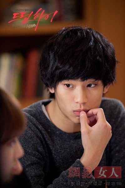 Популярный южнокорейский актер Ким Су Хён (Kim Soo Hyun)