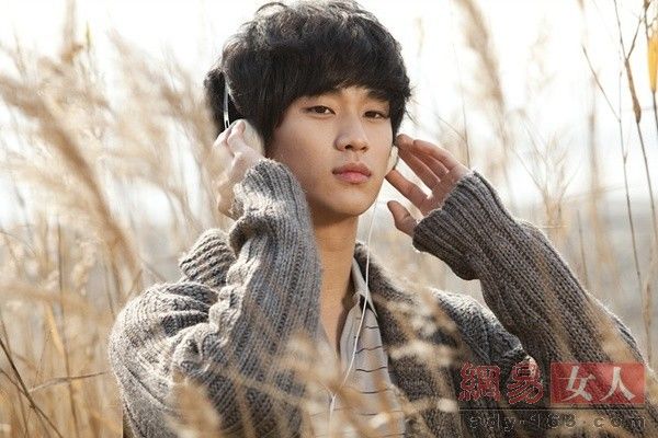 Популярный южнокорейский актер Ким Су Хён (Kim Soo Hyun)