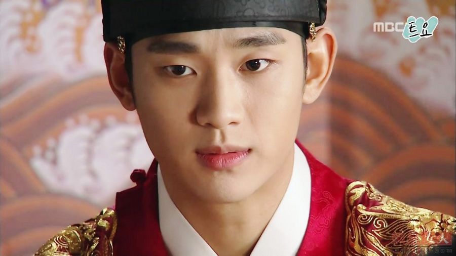 Популярный южнокорейский актер Ким Су Хён (Kim Soo Hyun)