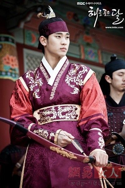 Популярный южнокорейский актер Ким Су Хён (Kim Soo Hyun)