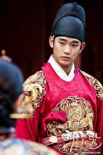 Популярный южнокорейский актер Ким Су Хён (Kim Soo Hyun)