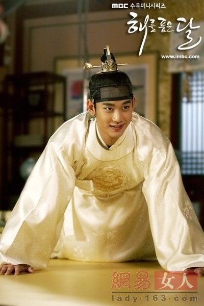 Популярный южнокорейский актер Ким Су Хён (Kim Soo Hyun)