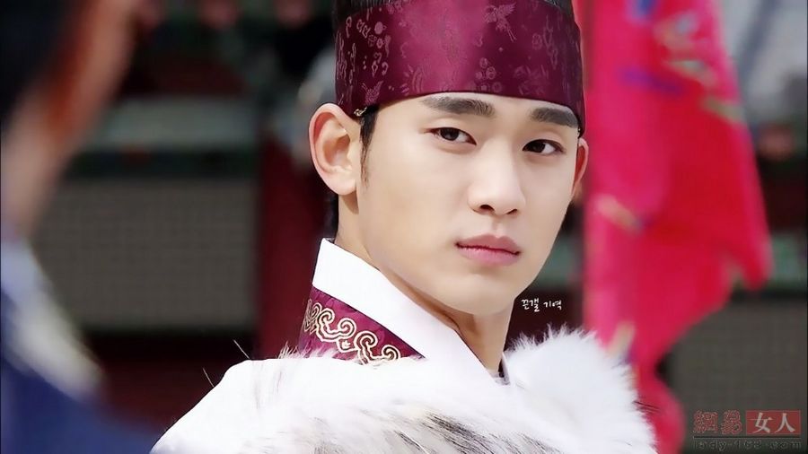 Популярный южнокорейский актер Ким Су Хён (Kim Soo Hyun)