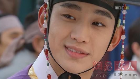 Популярный южнокорейский актер Ким Су Хён (Kim Soo Hyun)