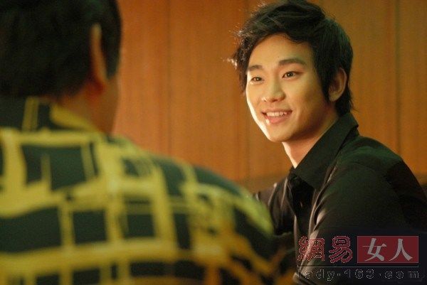 Популярный южнокорейский актер Ким Су Хён (Kim Soo Hyun)