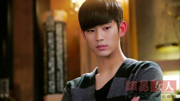 Популярный южнокорейский актер Ким Су Хён (Kim Soo Hyun)