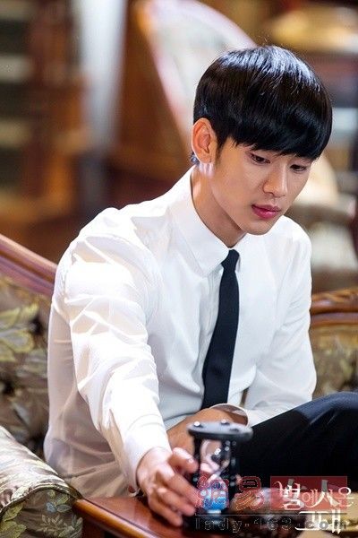 Популярный южнокорейский актер Ким Су Хён (Kim Soo Hyun)