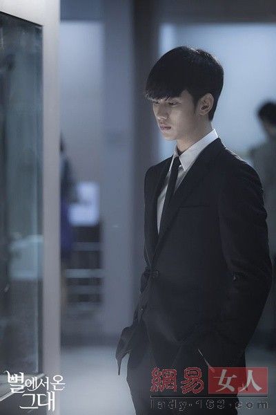 Популярный южнокорейский актер Ким Су Хён (Kim Soo Hyun)