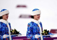 Прекрасные девушки на церемонии награждения зимней Олимпиады 2014 года в Сочи