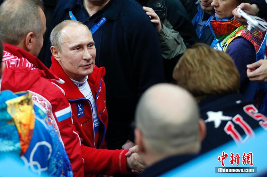 Зимняя Олимпиада в Сочи: В. Путин поздравил российских фигуристов с завоеванием золотой медали