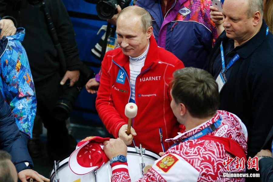 Зимняя Олимпиада в Сочи: В. Путин поздравил российских фигуристов с завоеванием золотой медали