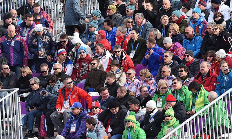 Медведев посмотрел состязания в мужском скоростном спуске, которые положили начало соревнованиям горнолыжников.