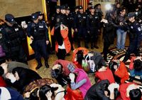 Полиция провела широкомасштабный рейд по борьбе с секс-торговлей в всех развлекательных местах города Дунгуань 