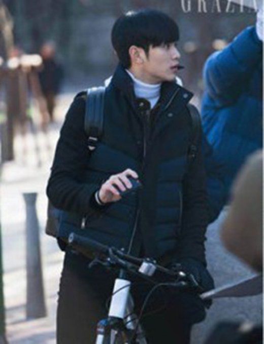 Ким Су Хён (Kim Soo Hyun) во время съёмок телесериала «Человек со звезды»