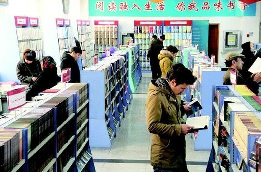 Синьцзян: многие люди читают и покупают книги в каникулы во время Нового года