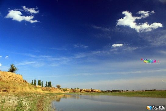 Красивый Национальный парк водно-болотных угодий Манас в СУАР