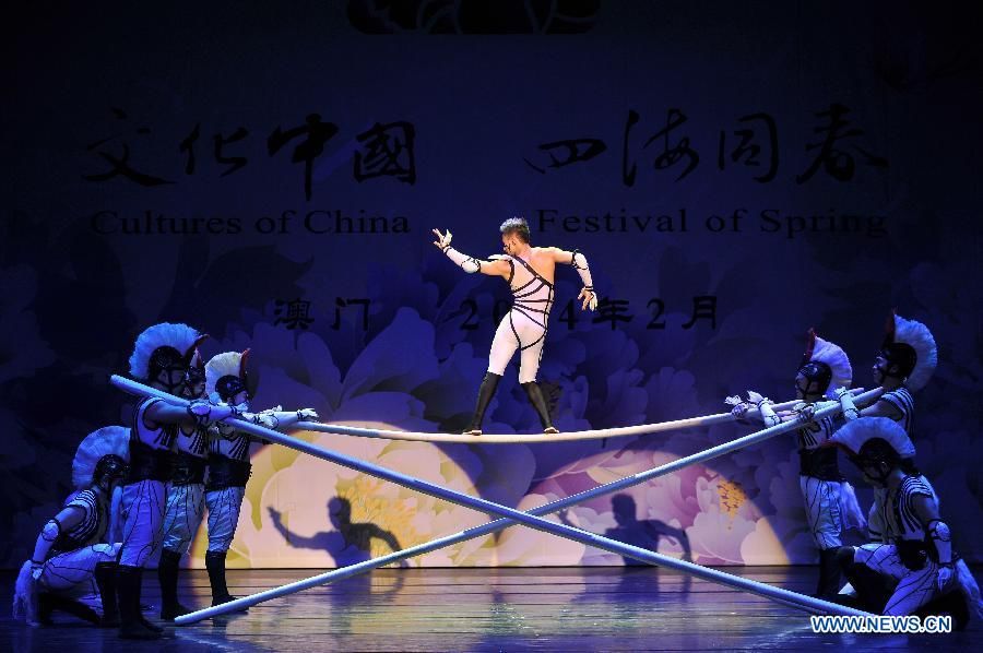 Китайская цирковая труппа дала представление в Аомэне