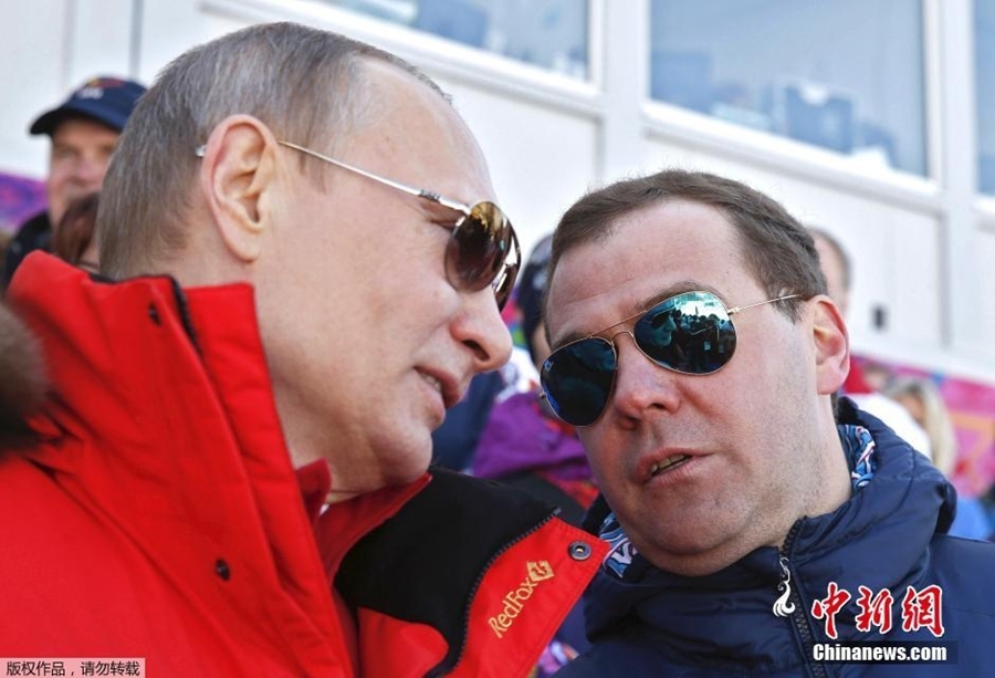 Президент и премьер-министр России совместно смотрели финальное состязание лыжных гонок