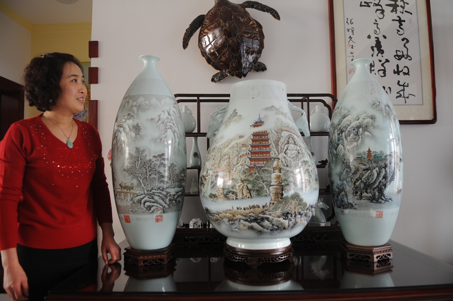 Цзычуань провинции Шаньдун: бесплатная выставка самой большой фарфоровой вазы «Добрые люди любят горы» во время Праздника Весны