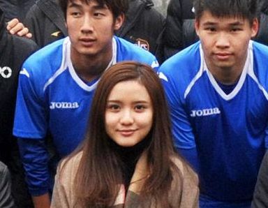 24-летняя Ай Жу недавно стала директором футбольного клуба провинции Сычуань