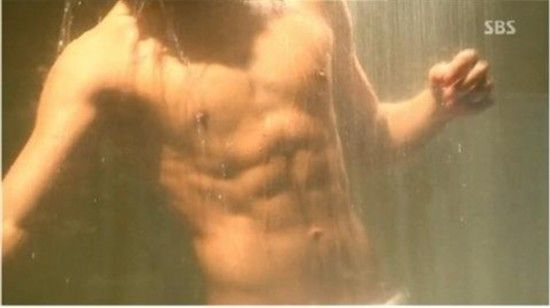 Сексуальные фигуры корейских мужчин-звезд