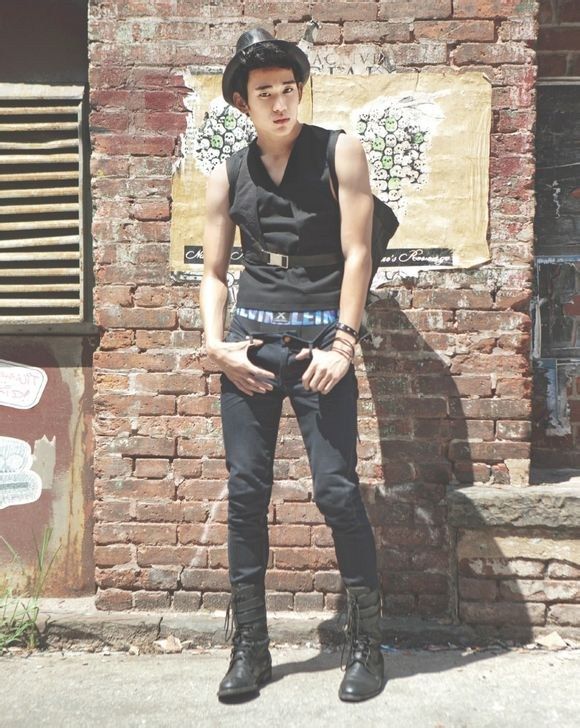 Сексуальные фигуры корейских мужчин-звезд