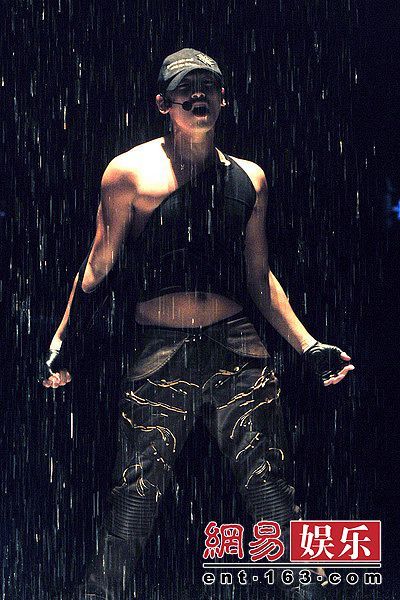 Сексуальные фигуры корейских мужчин-звезд