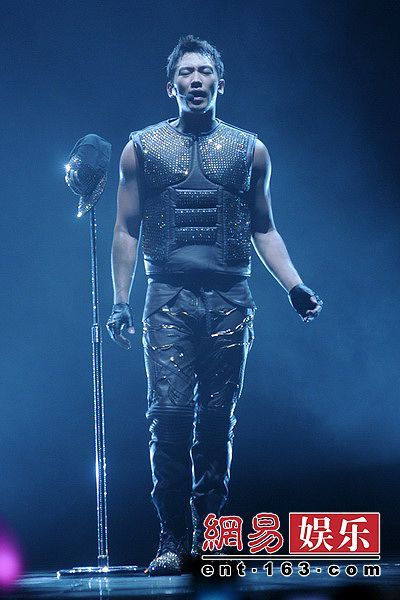 Сексуальные фигуры корейских мужчин-звезд