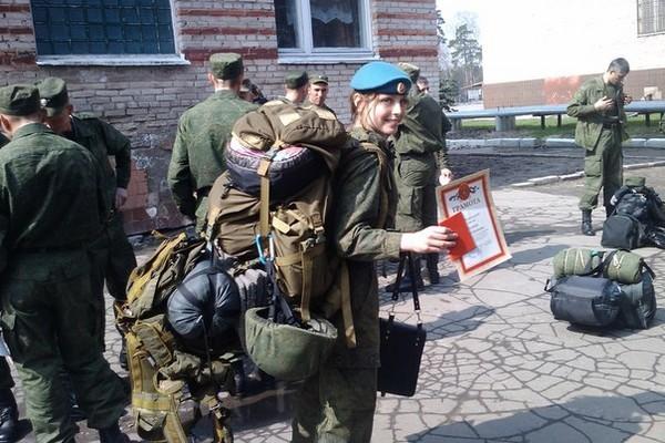 Фото: Сексуальная женщина-солдат ВВС РФ