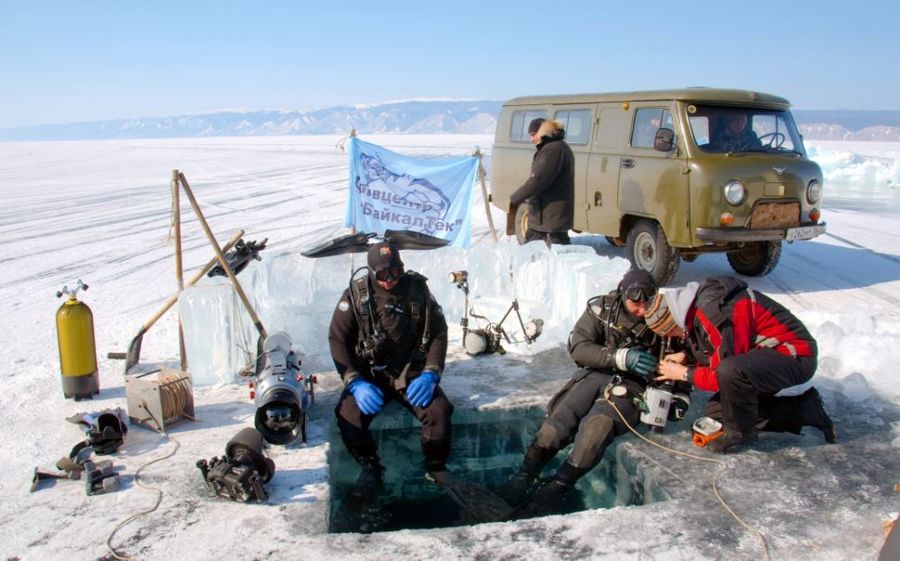 Украинский фотограф заснял подводный мир Байкала зимой 