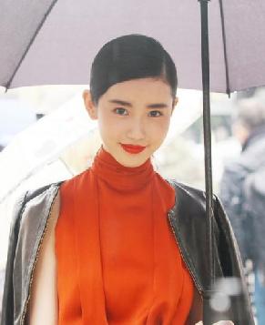 Китайская актриса – «IT girl» Синь Юань на Неделе моды в Милане