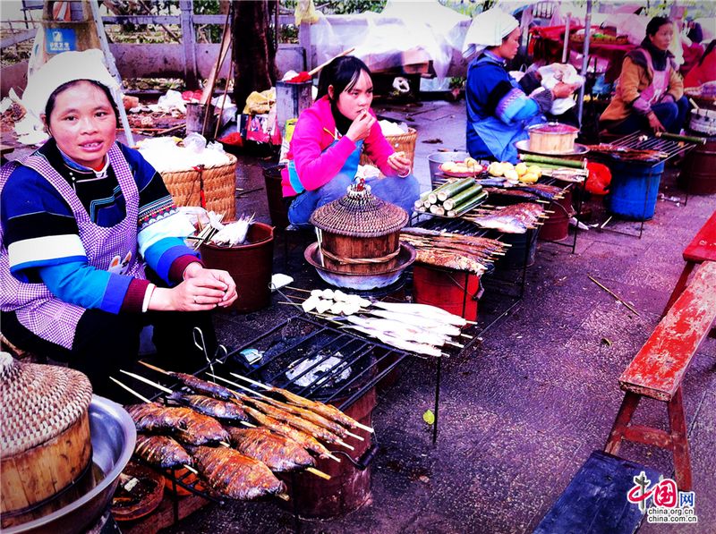 Фото: Привлекательные деликатесы у национальности Буи в Лопине