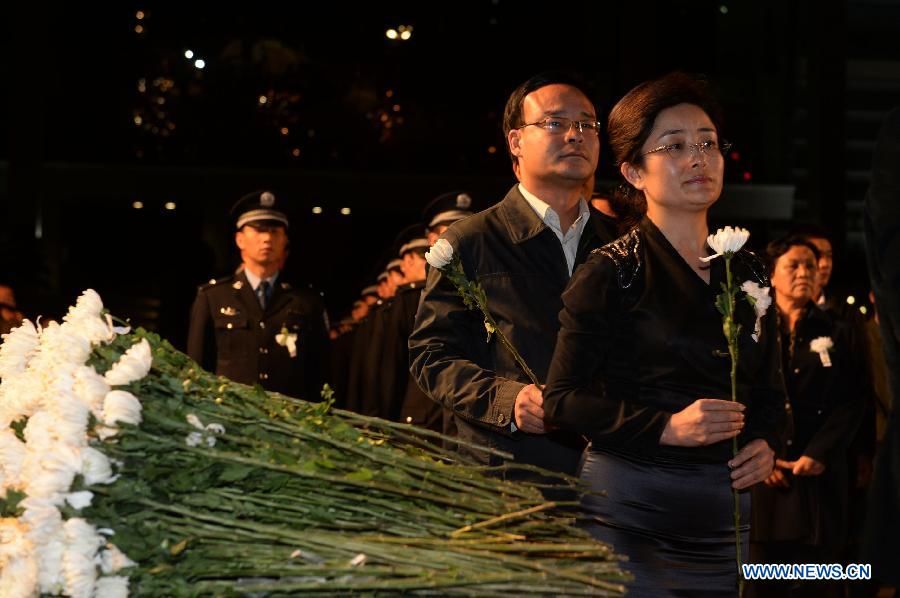 В Куньмине состоялась поминальная церемония по жертвам теракта